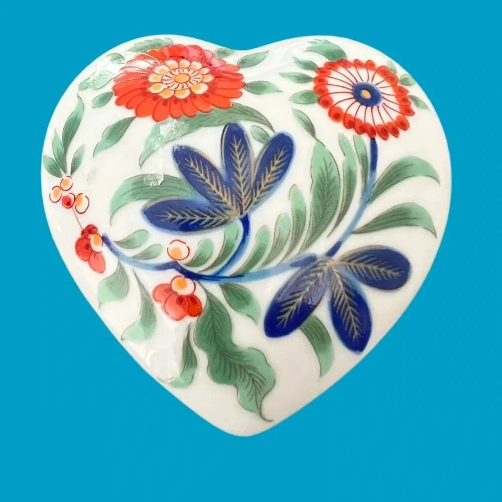 Vintage Smithsonian by Kakiemon Heart Floral Hand Painted Trinket Box Made Japan